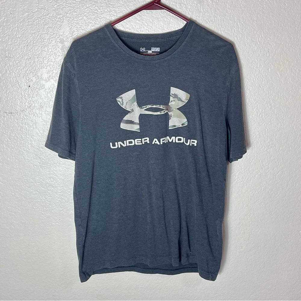 UNDER ARMOUR camo logo heatgear loose fit tshirt medium
